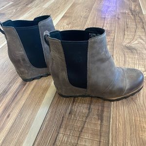 Women’s Sorel Wedge Bootie 9 Dark Gray